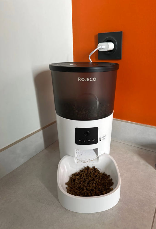 Automatic Pet Feeder With Camera and Voice Recorder